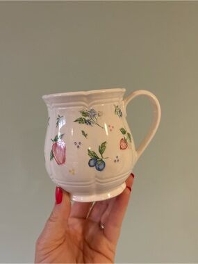 4” Vintage White Ceramic Floral+ Fruit Mug Made in Japan